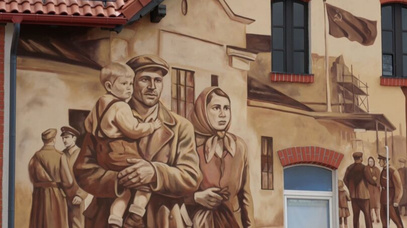 В Гусеве открыли новый мурал и сквер, посвящённый переселенцам из Брянской области
