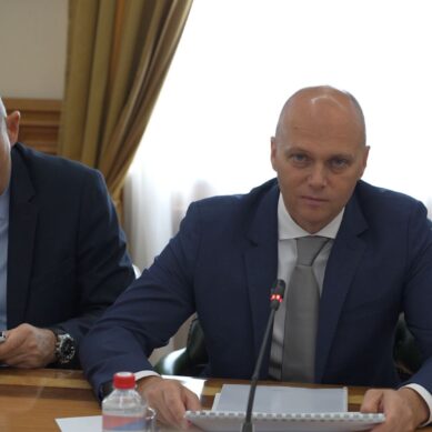Губернатор Алексей Беспрозванных во время личного приёма граждан дал поручения, которые должны улучшить жизнь в нескольких районах области