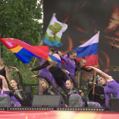 Жители Ладушкина отметили день рождения города, не обращая внимания на непогоду