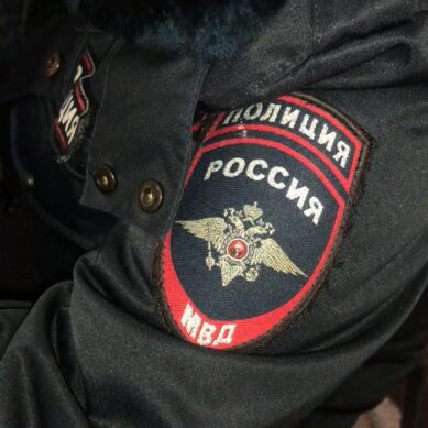 Калининградские полицейские задержали курьера, который забрал у пенсионеров и передал мошенникам почти 6 миллионов рублей