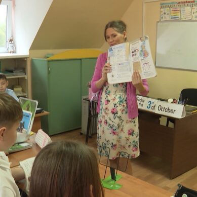 Сегодня в России – День учителя. В регионе поздравления принимают более 6 тысяч учителей